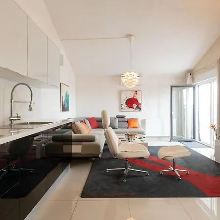 Bailey Apartment *